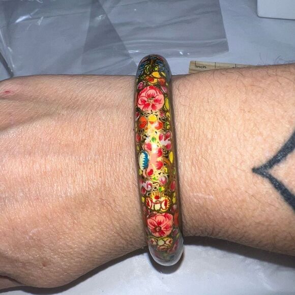 Vintage Hand Painted Lacquered Bangle Bracelet - Picture 8 of 9